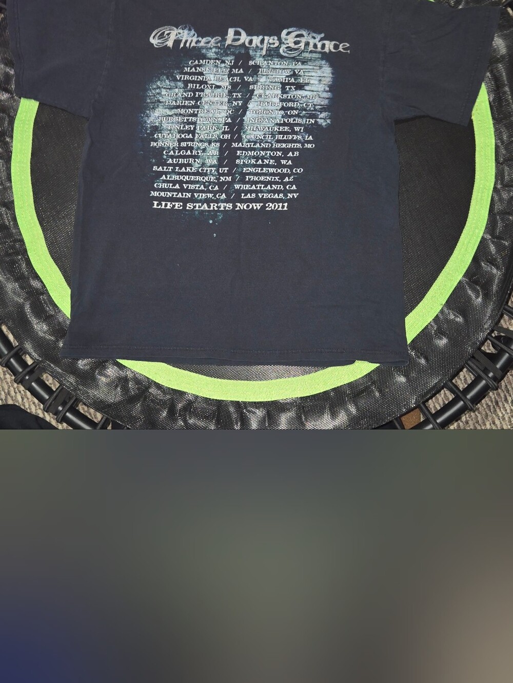 Three Days Grace Tour Shirt 2011 - Picture 2 of 4